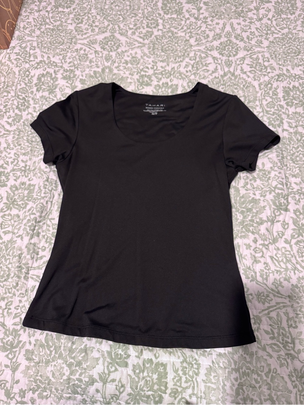 Tahari Black Short Sleeve Scoop Neck Tee